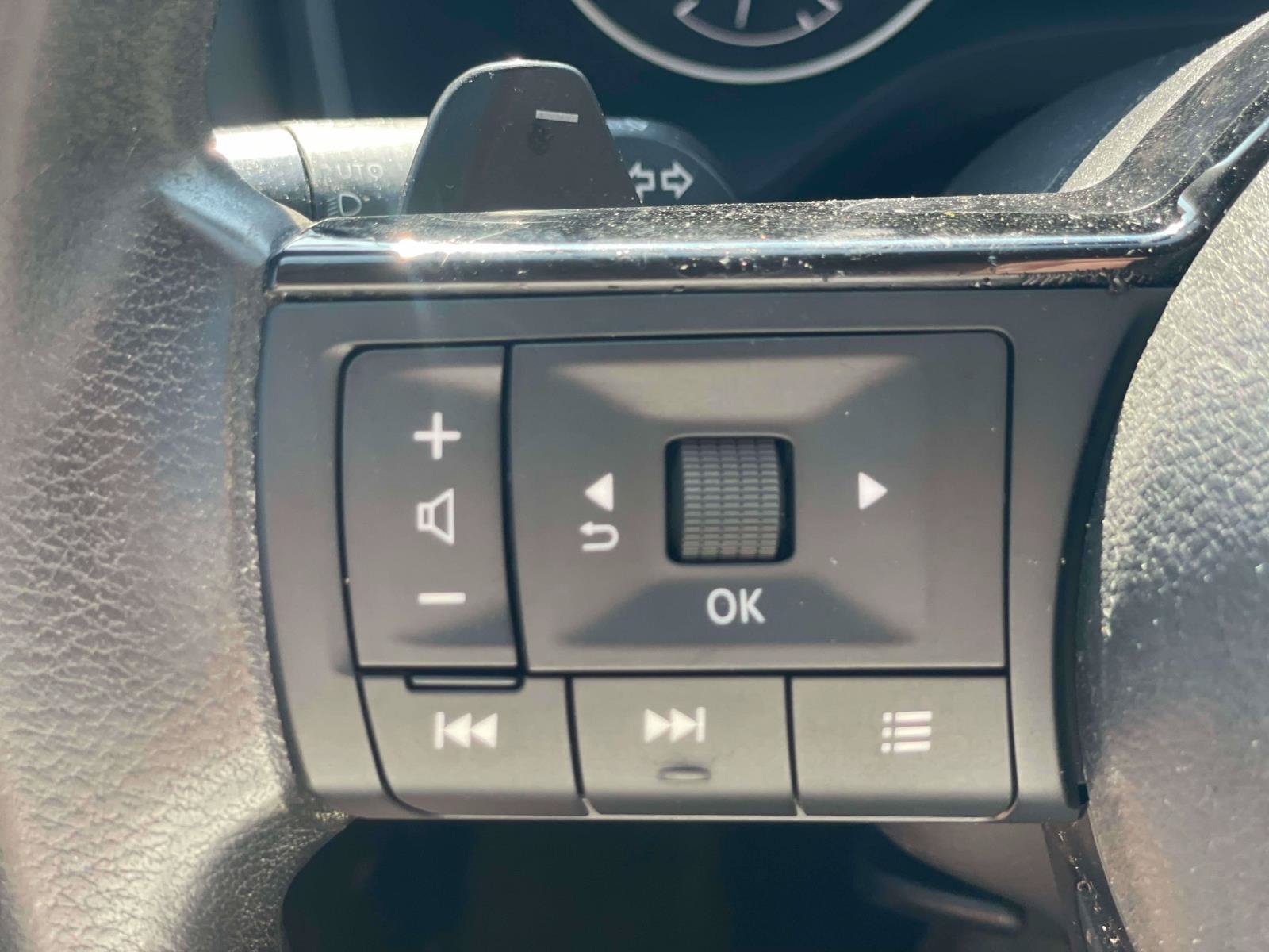 Used 2023 Nissan Rogue SV FWD image 18