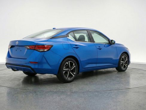 Used 2025 Nissan Sentra SV image 9