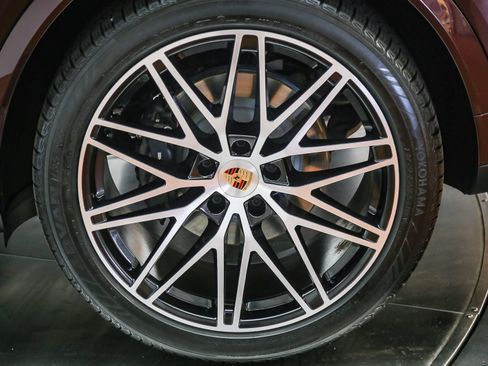 Certified 2025 Porsche Cayenne Coupe AWD/4WD image 14