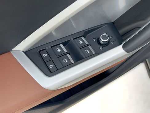 Certified 2025 Audi Q3 2.0T Premium w/ Convenience Package image 21