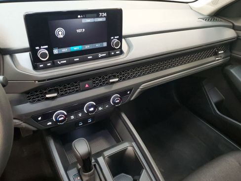 Certified 2025 Honda Accord SE image 29