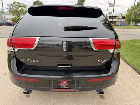 Used 2013 Lincoln MKX FWD image 6
