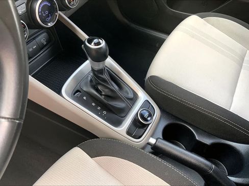 Certified 2025 Hyundai Venue SEL FWD image 16