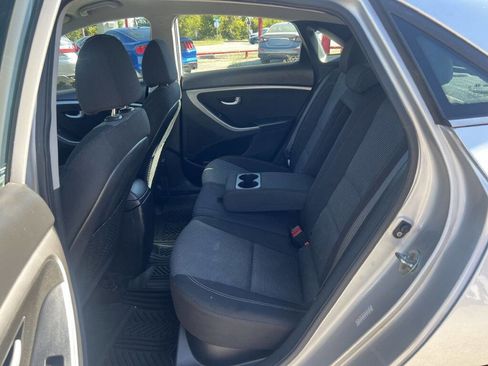 Used 2017 Hyundai Elantra GT FWD image 14