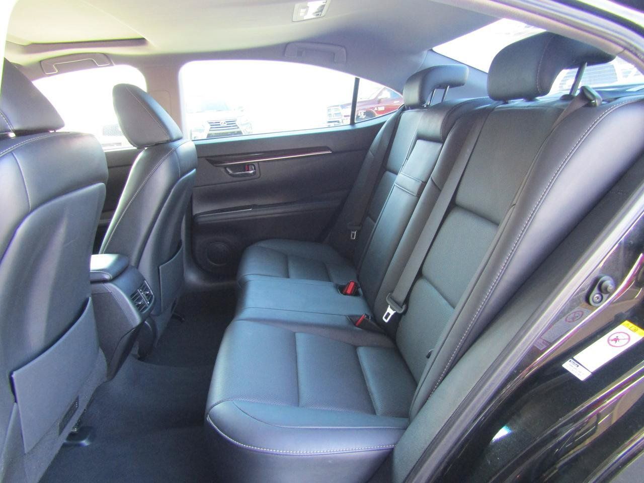 Used 2016 Lexus ES 350 w/ Premium Package w/Wood Trim FWD image 10