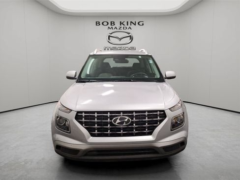 Used 2023 Hyundai Venue SEL FWD image 8