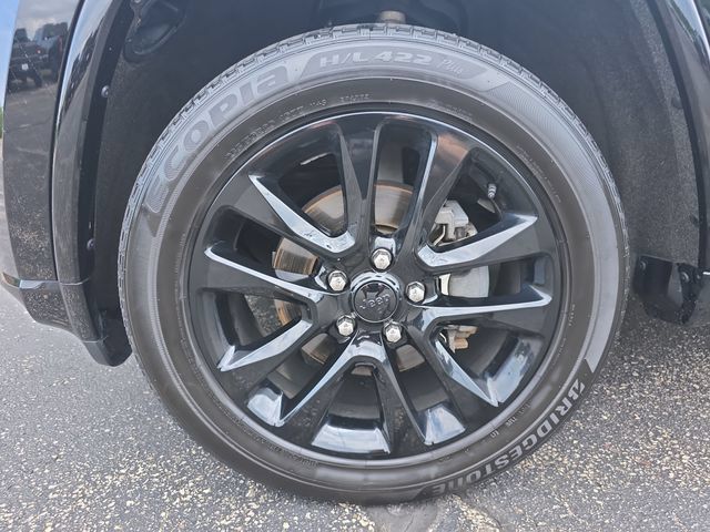 Used 2018 Jeep Grand Cherokee Altitude AWD/4WD image 10
