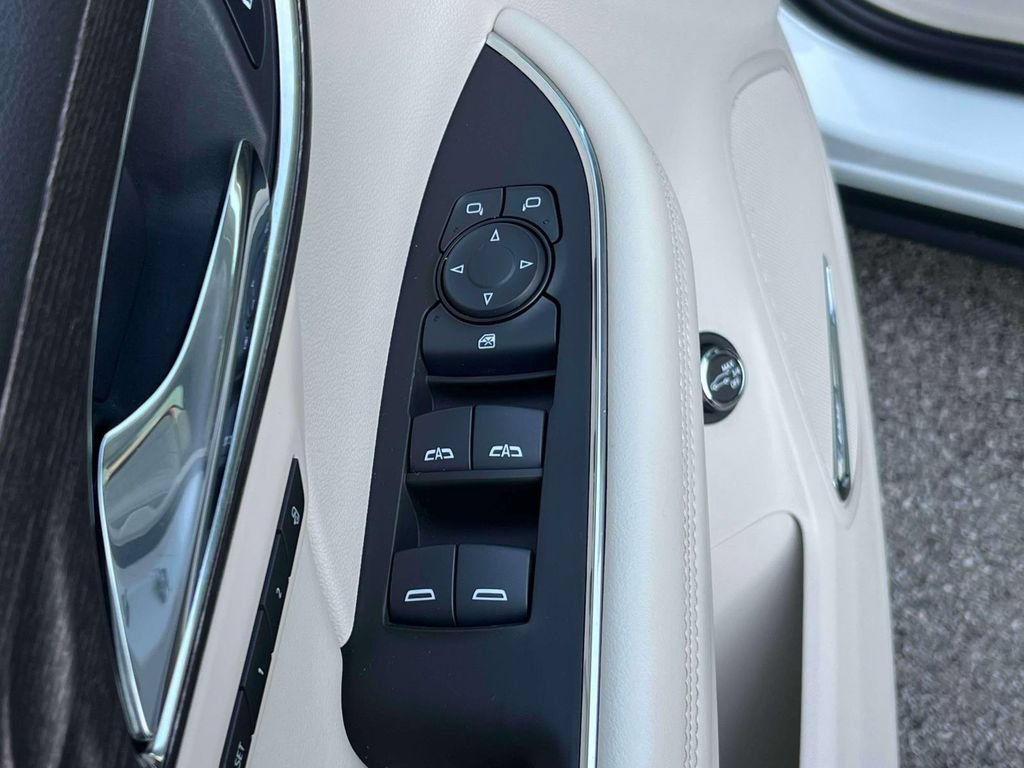 Certified 2022 Buick Envision Avenir w/ Technology Package II FWD image 25