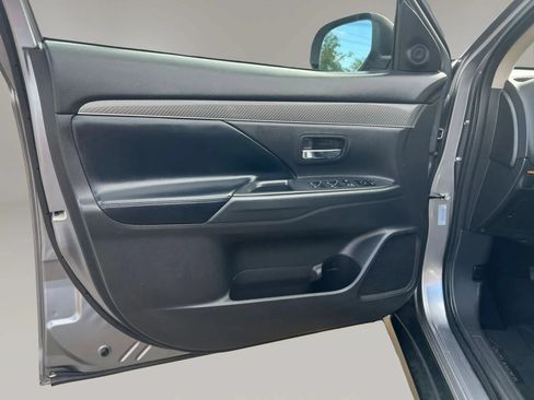 Used 2019 Mitsubishi Outlander SEL AWD/4WD image 11
