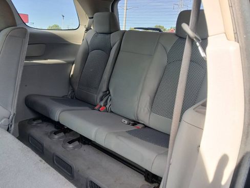 Used 2007 Saturn Outlook XE FWD image 9