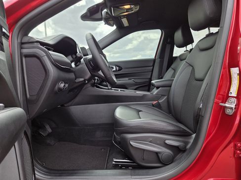 New 2026 Jeep Compass Latitude image 13