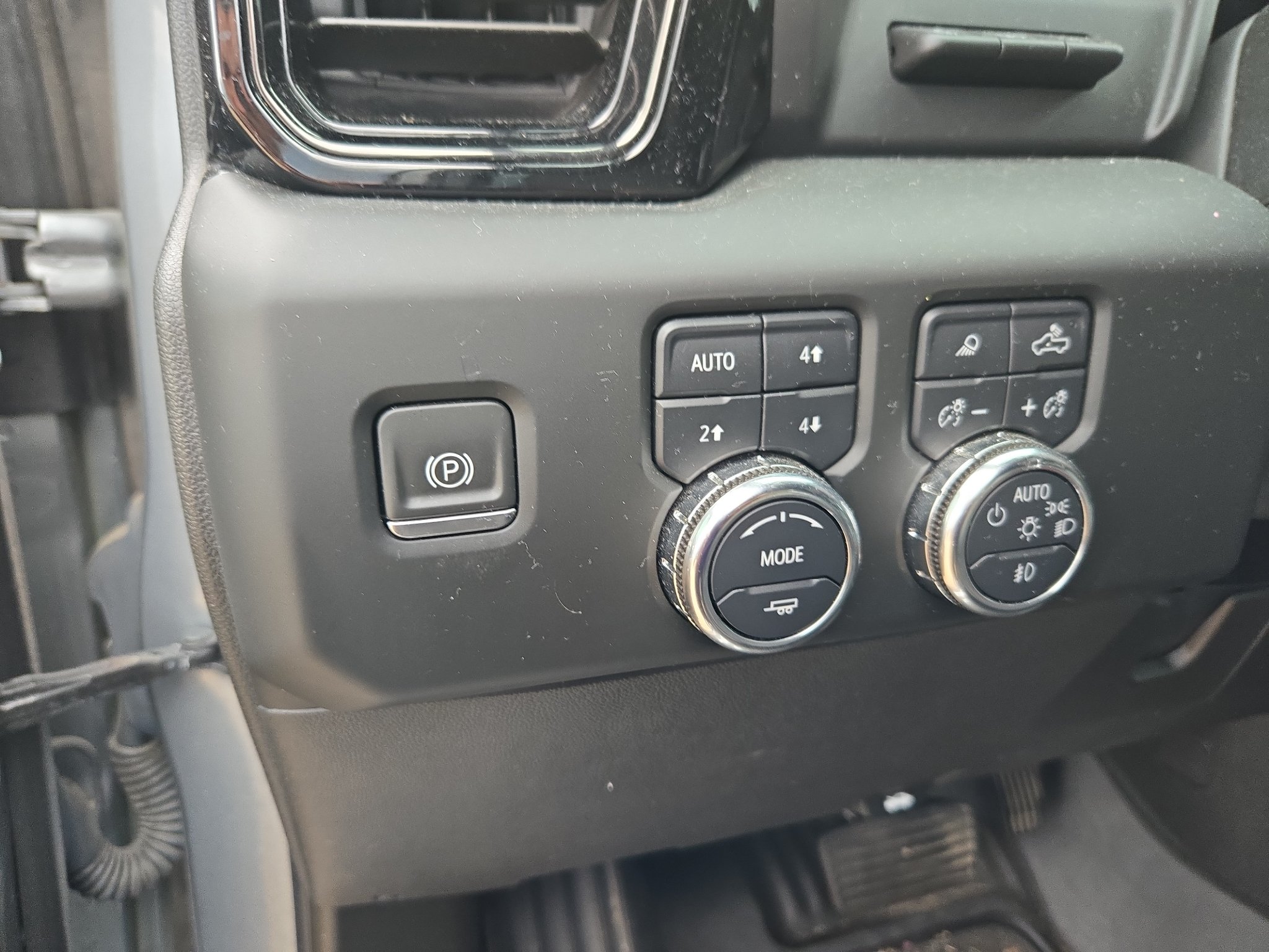 Used 2024 GMC Sierra 2500 AT4 w/ AT4 Premium Plus Package AWD/4WD image 27