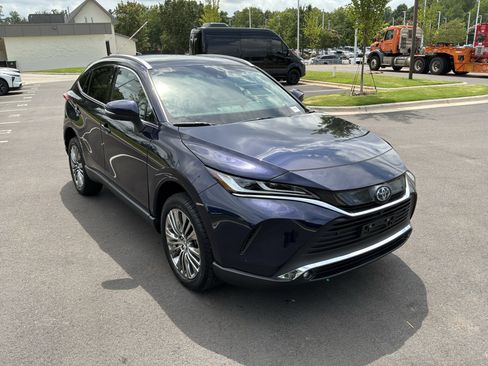 Used 2023 Toyota Venza Limited AWD/4WD image 2