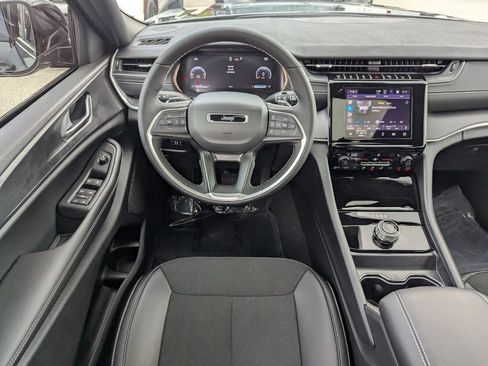 New 2025 Jeep Grand Cherokee L Altitude image 12