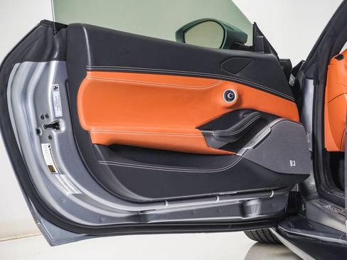 Used 2019 Ferrari Portofino RWD image 35