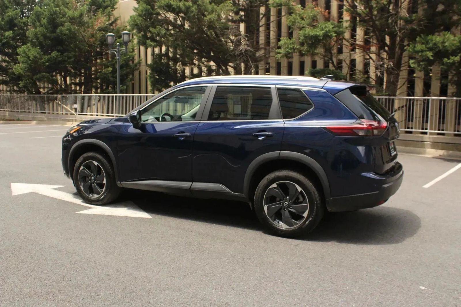 Used 2024 Nissan Rogue SV w/ SV Premium Package AWD/4WD image 18