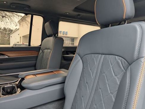 Used 2024 Jeep Grand Wagoneer Series III image 29