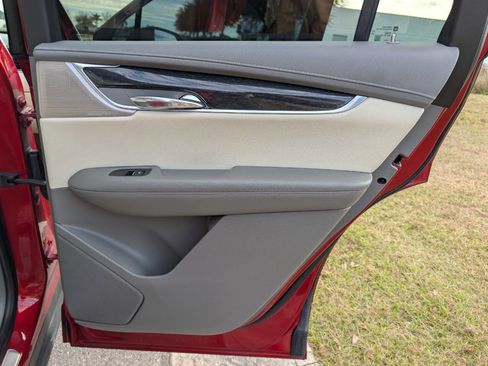 Used 2021 Cadillac XT6 Premium Luxury image 14