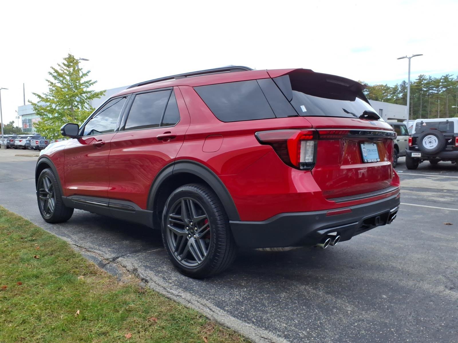 Used 2025 Ford Explorer ST w/ Sun And Sound Package AWD/4WD image 7