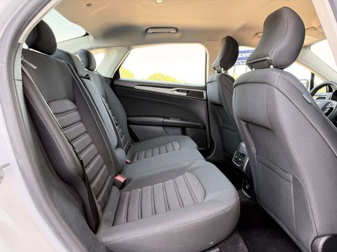 Used 2019 Ford Fusion SE FWD image 16
