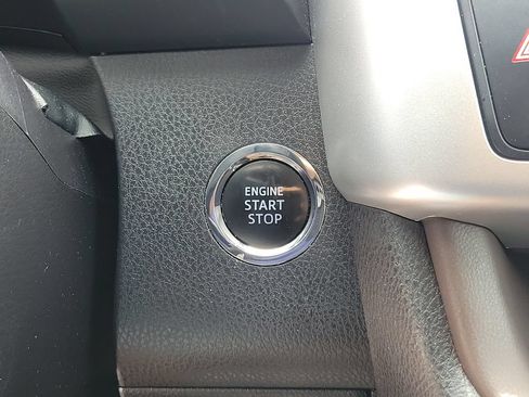 Used 2018 Toyota Highlander Limited Platinum FWD image 30