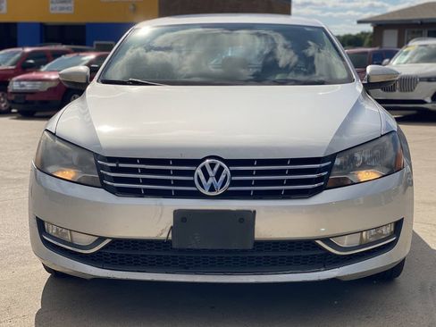 Used 2012 Volkswagen Passat 2.5 SEL FWD image 3
