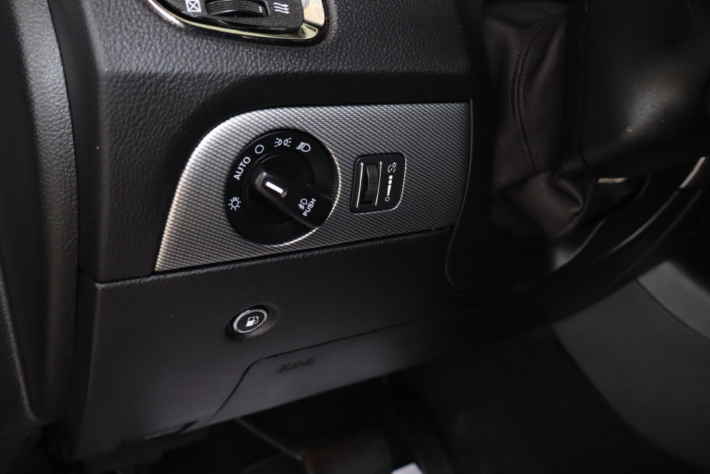 Used 2019 Dodge Durango R/T w/ Blacktop Package AWD/4WD image 16