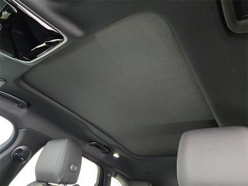 New 2026 Land Rover Range Rover Velar Dynamic SE image 12