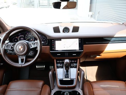 Certified 2023 Porsche Cayenne Turbo S AWD/4WD image 23
