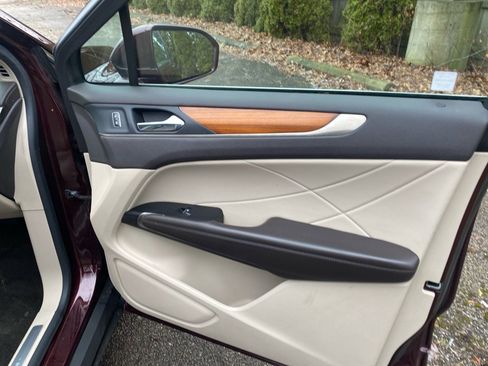 Used 2017 Lincoln MKC Select w/ Select Plus Package image 26