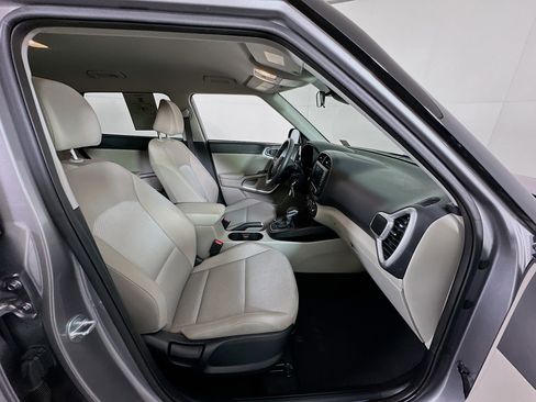 Used 2025 Kia Soul LX w/ LX Technology Package image 31