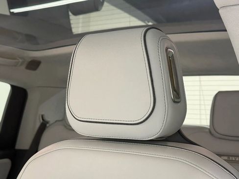 Used 2023 Rivian R1T Launch Edition image 19