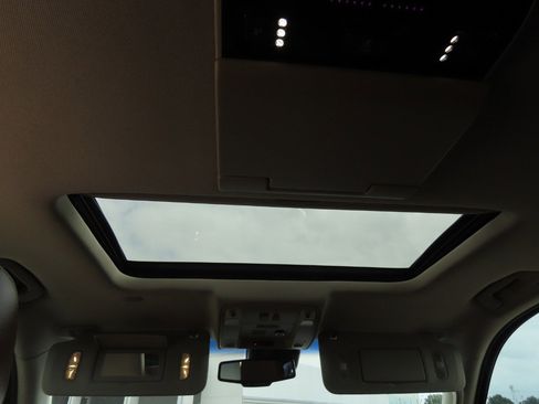 Used 2015 Cadillac Escalade Premium AWD/4WD image 24