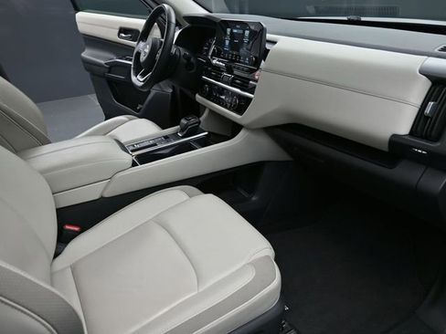 Used 2025 Nissan Pathfinder SL FWD image 22