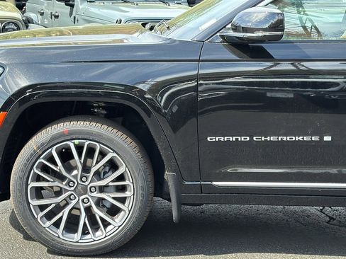 New 2026 Jeep Grand Cherokee Summit AWD/4WD image 4