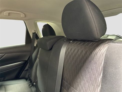 Used 2020 Nissan Rogue SV image 30