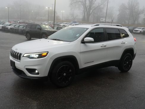 Used 2019 Jeep Cherokee Latitude w/ Cold Weather Group image 2