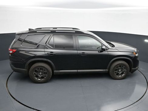 Used 2025 Honda Pilot TrailSport image 25