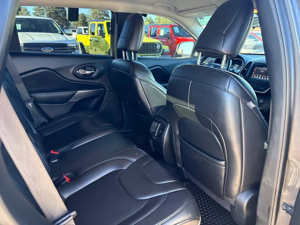 Used 2019 Jeep Cherokee Latitude Plus w/ Cold Weather Group AWD/4WD image 11