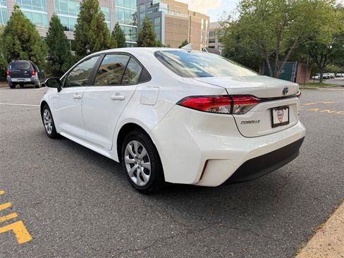 Used 2025 Toyota Corolla LE FWD image 11