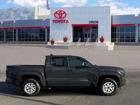 Used 2025 Toyota Tacoma SR5 AWD/4WD image 3