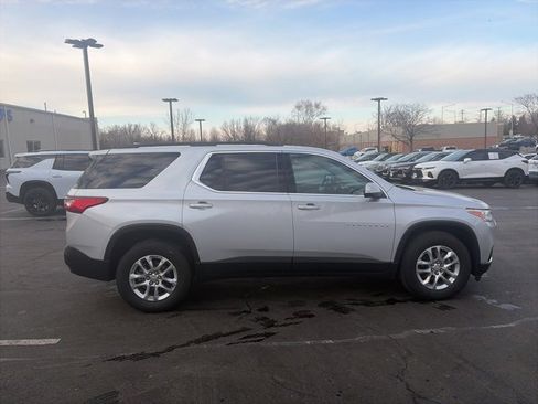 Used 2021 Chevrolet Traverse LT image 6