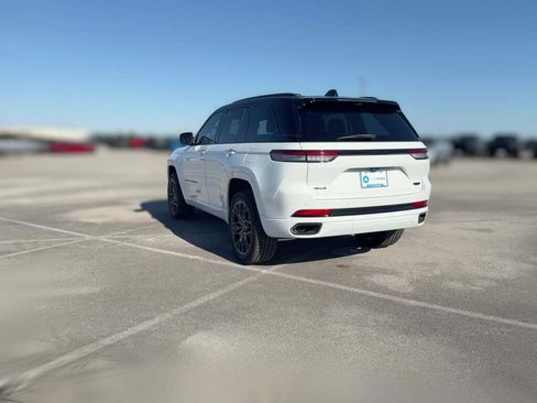 New 2025 Jeep Grand Cherokee Summit image 9