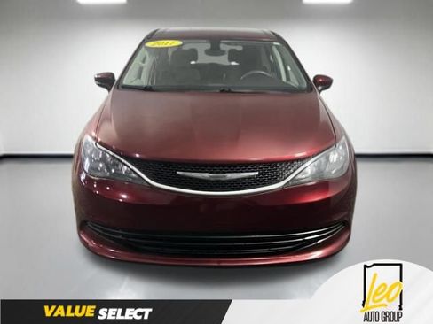 Used 2017 Chrysler Pacifica Touring FWD image 8