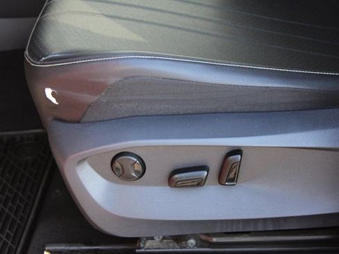 Used 2022 Volkswagen Tiguan SE image 13