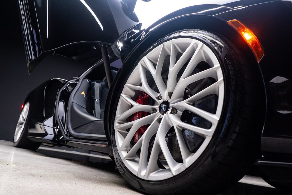 Used 2023 McLaren GT RWD image 15