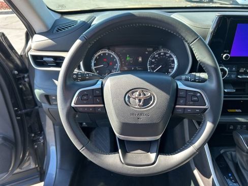 Used 2024 Toyota Highlander XLE image 20