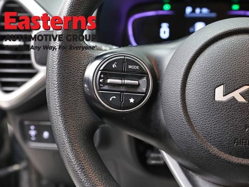 Used 2023 Kia Soul LX w/ LX Technology Package FWD image 15