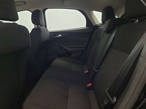 Used 2018 Ford Focus SE w/ Cold Weather Package FWD image 18