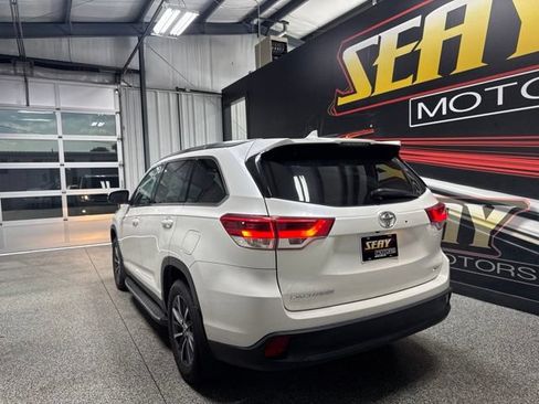 Used 2019 Toyota Highlander XLE FWD image 15